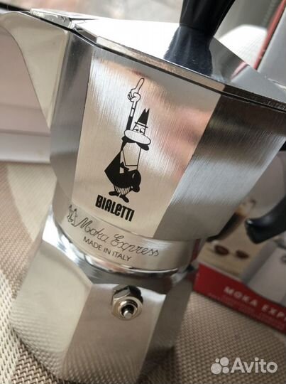 Гейзерная кофеварка bialetti moka express 3 чашки