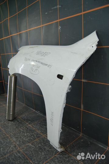 Крыло переднее левое -Toyota Land Cruiser 200
