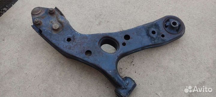 Рычаг передний левый Toyota Corolla,Auris E15