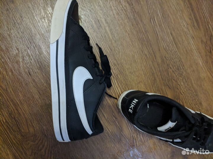 Nike court legacy