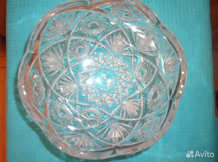 Продаю вазу хрустальную большую