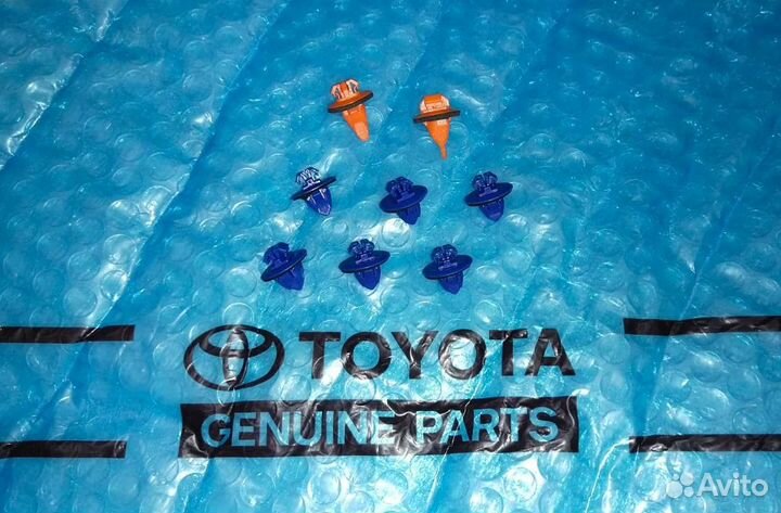 Клипсы молдинга задней двери Хайлендер 2010-2013