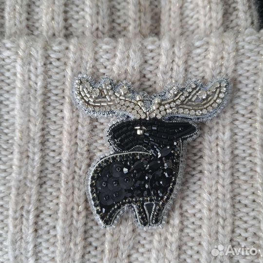 Брошь ручной работы из бисера