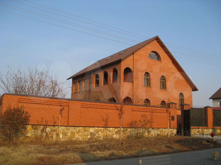 Коттедж 302 м² на участке 15 сот.