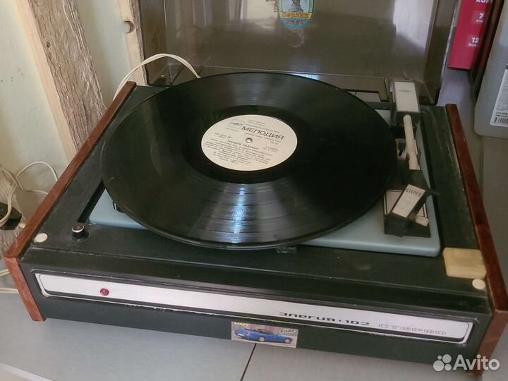 Проигрыватель винила элегия 102