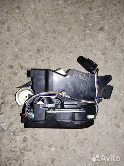 Замок правой сдвижной двери на мерседес 639