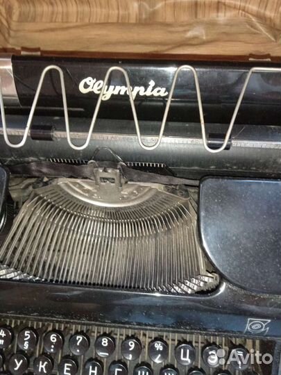Печатная пишущая машинка Олимпия