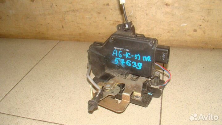 Замок двери передней правой Audi A6 (C5)