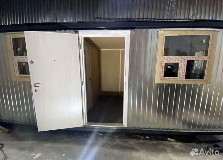 Блок контейнеры металлические. Вагончики для проживания