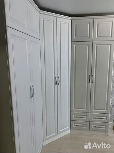 Угловой шкаф