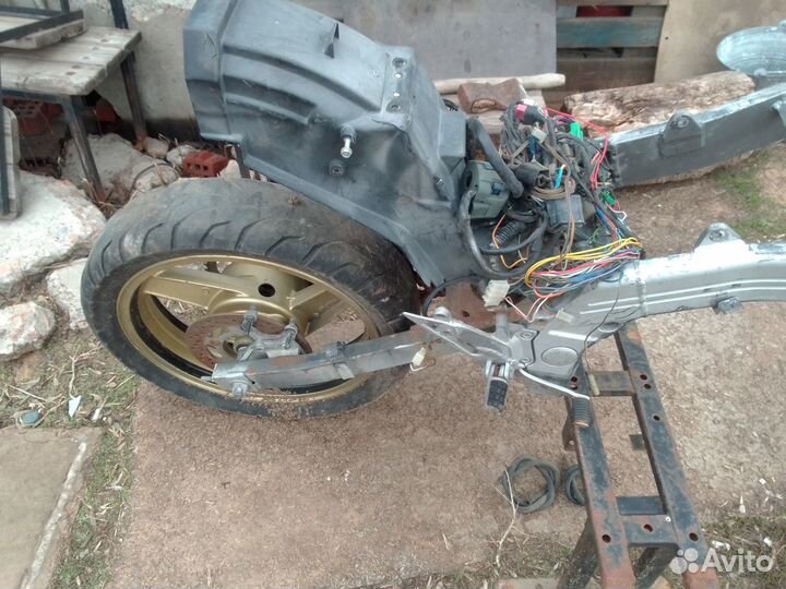 В разборе Kawasaki ZZR 250