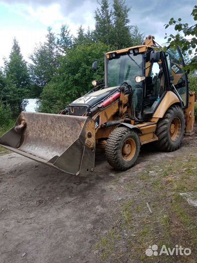 Экскаватор-погрузчик