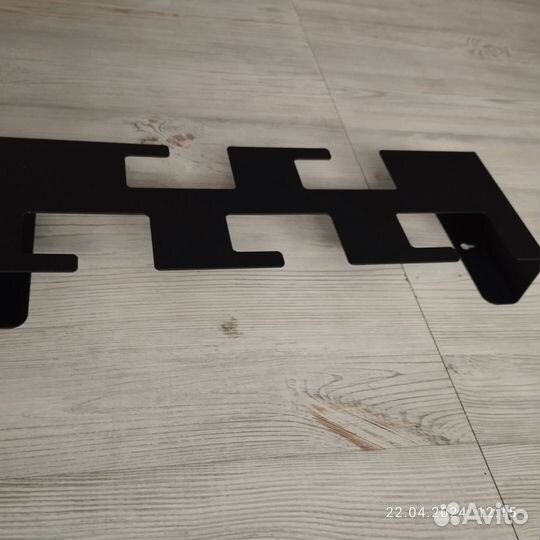 Вешалка настенная металлическая