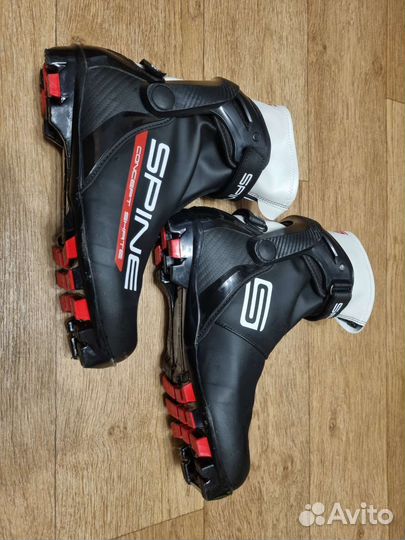 Коньковые лыжные ботинки Spine