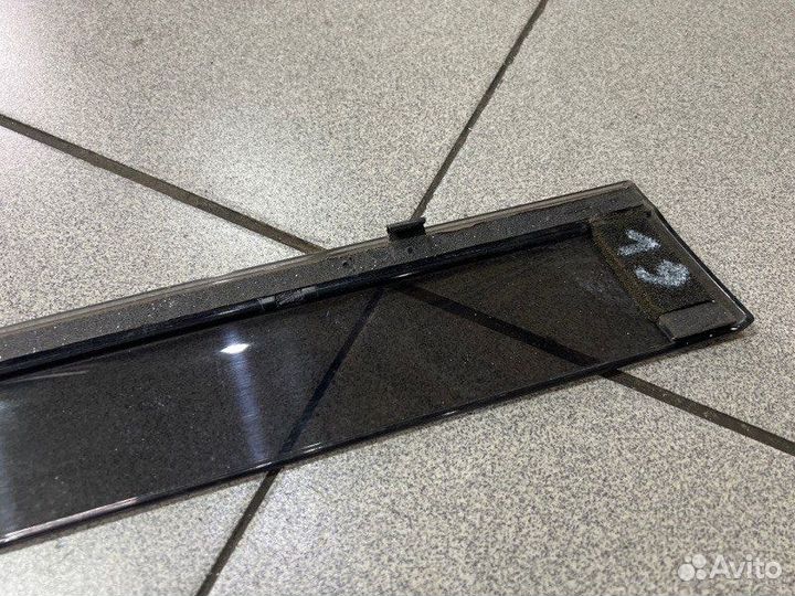 Ветровик задний левый Toyota Camry AVV50-1019417