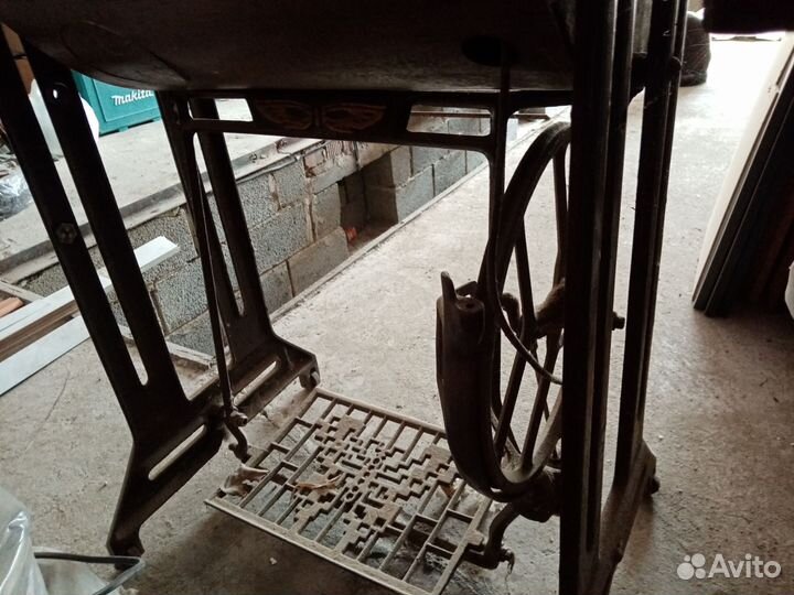 Швейная машина Чайка 2