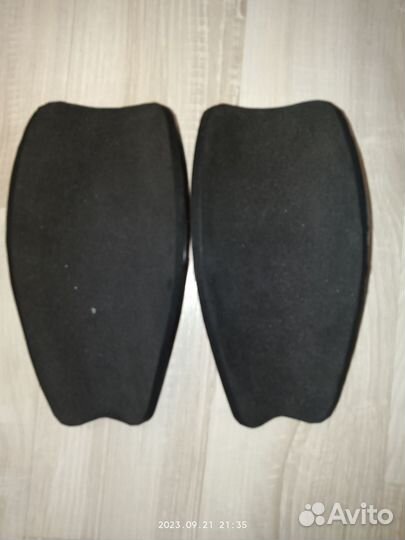 Щитки футбольные детские