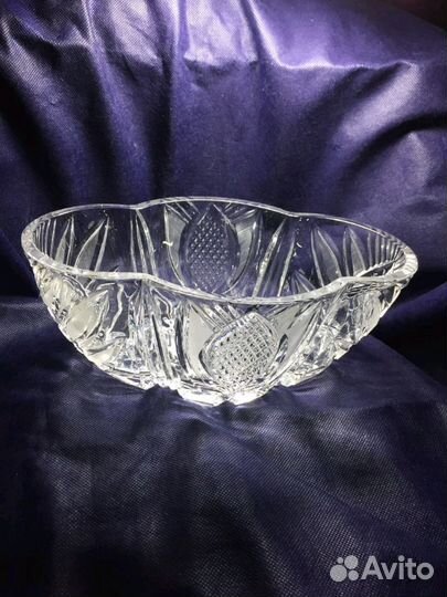 Хрустальные вазы и салатники