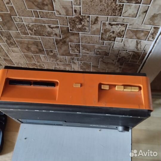 Радиоприемник ссср/трехпрограмник/ новый