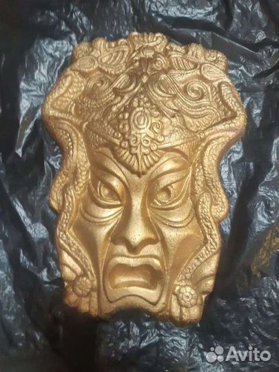 Маска настенная