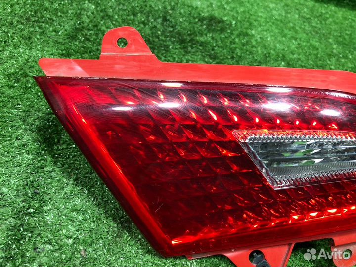 Фонарь внутренний задний левый Nissan Fuga Y50
