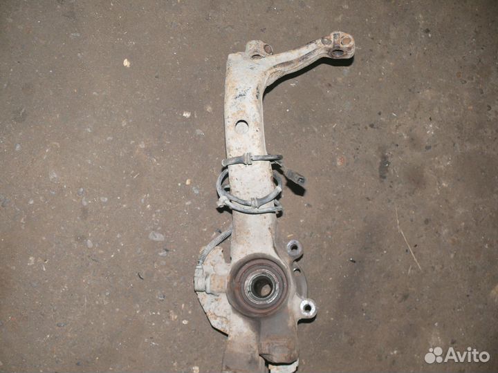 Поворотный кулак правый Volkswagan Passat B5