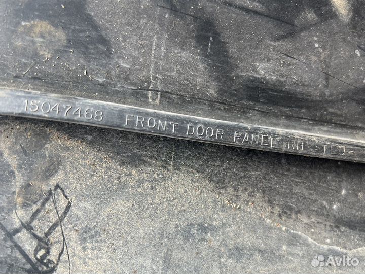 Накладка передней правой двери Эскалэйд 2