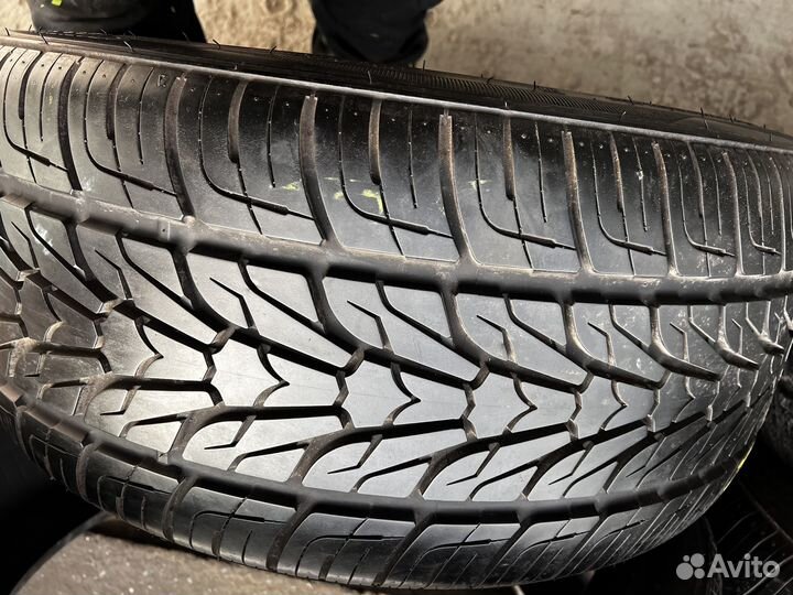 Nexen Roadian HP SUV 285/35 R22