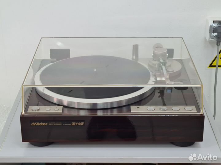 Проигрыватель винила Victor QL-Y44F