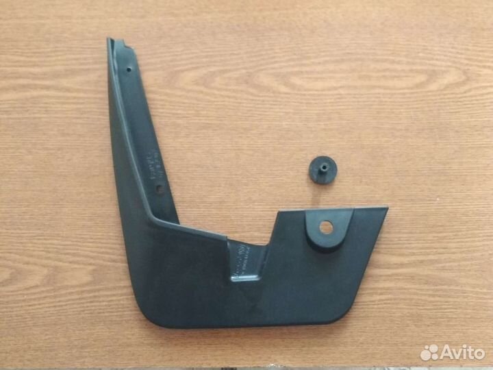 Брызговик передний левый Рено Логан, Лада Ларгус