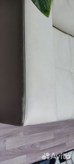 Кожаный диван бу