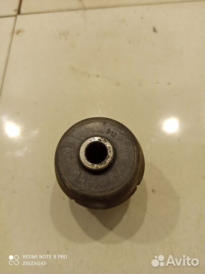 Отбойник переднего амортизатора правый