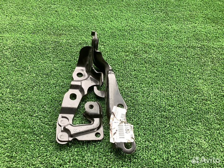 Петля капота правая camry 40