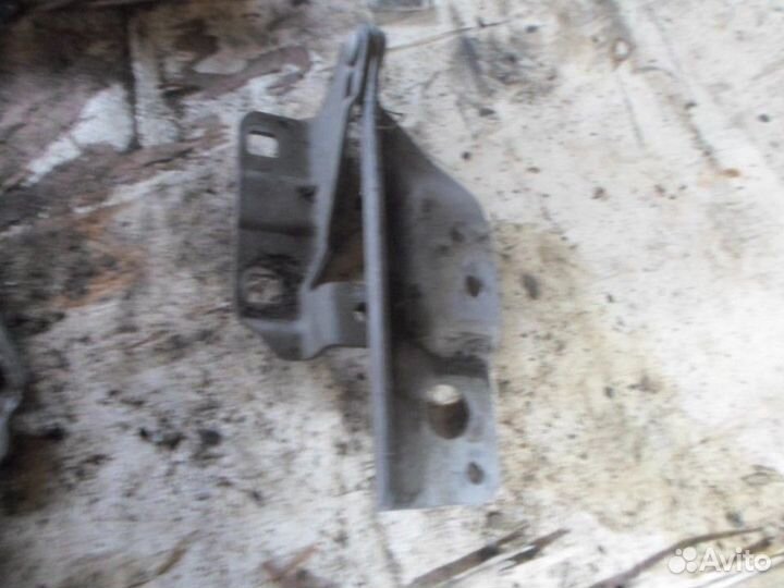 Петля капота правая Nissan Almera N16 2000-2006