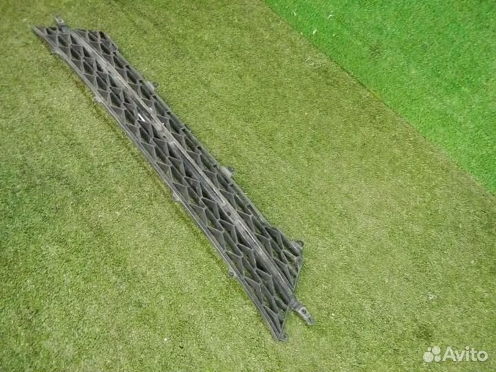 Решетка переднего бампера LADA Vesta (2015-н.в.)