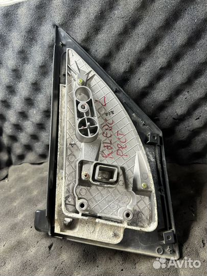 Koleos Кронштейн левого зеркала