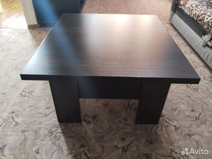 Стол, пеленальный столик, кроватка детская