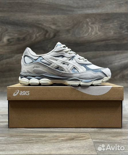 Кроссовки asics