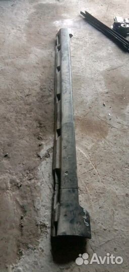 Накладка порога левый на Volkswagen Passat B6