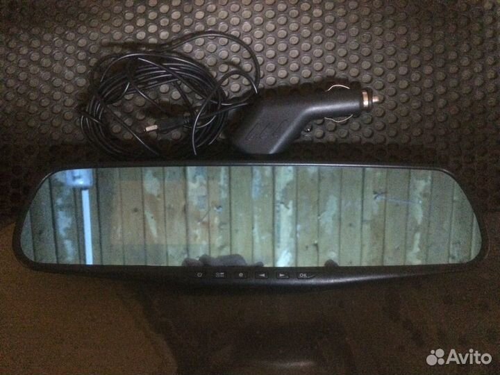 Видеорегистратор-зеркало