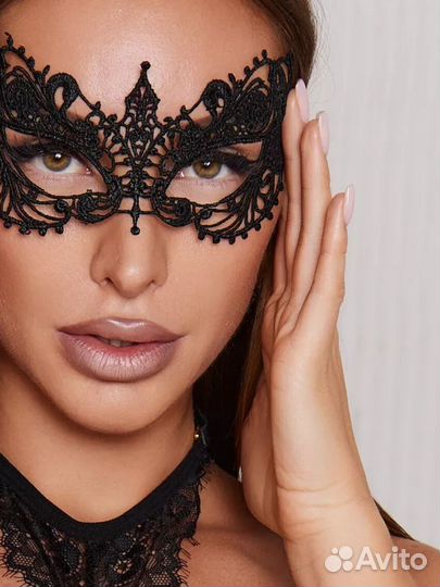 Карнавальная маска женская кружевная