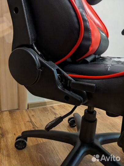 Компьютерное кресло Thunder X3