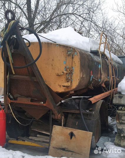 Бочка-цистерна полуприцеп 4; 9 куб.м