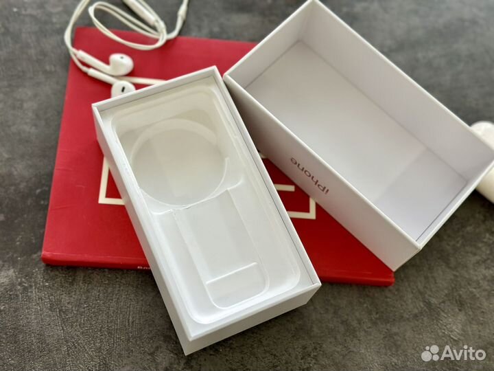 Коробка от iPhone 8