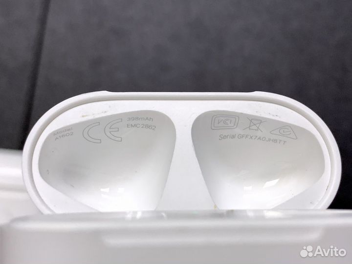 Оригинальные кейсы Apple AirPods 1 и 2 поколение