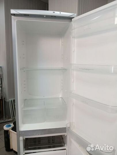 Холодильник zanussi