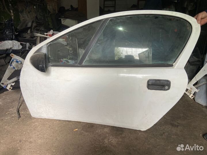 Передние двери Opel tigra в сборе с петлями