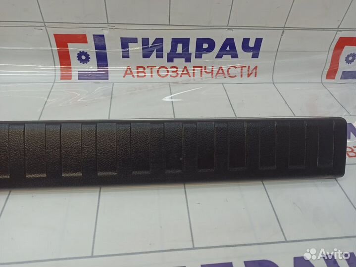 Обшивка багажника на заднюю панели Toyota Land Cruiser Prado (J150) 58574-60120-C0