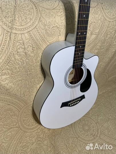Акустическая гитара с чехлом