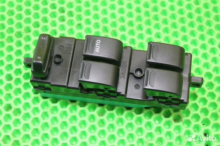 Блок управления стеклоподъемниками передний правый